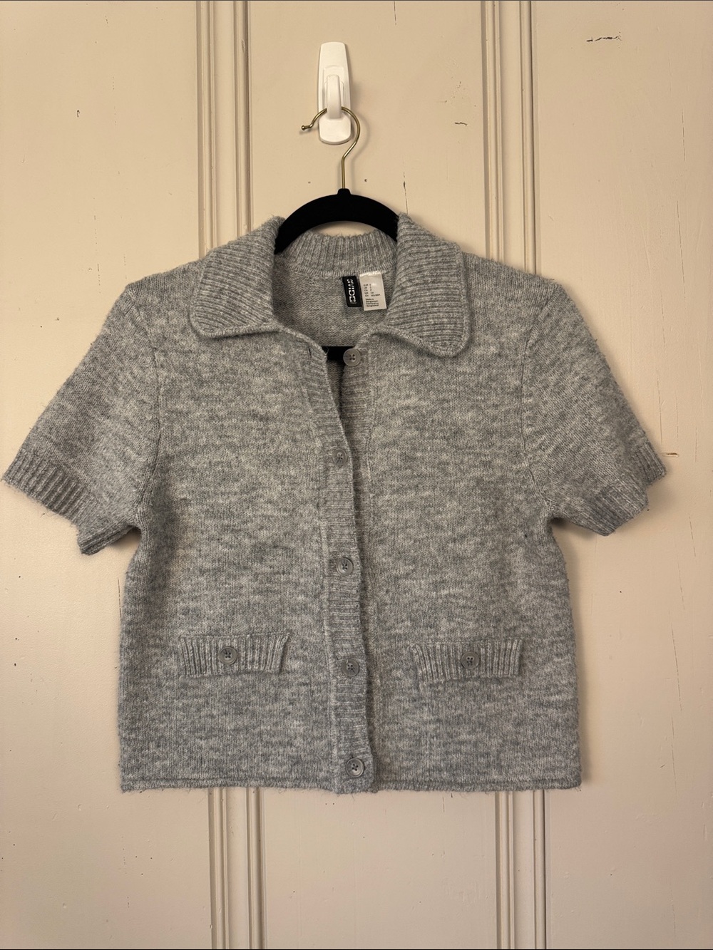 Excellent Used Condition (EUC)! Chic H&M Divided cropped collared sweater cardig